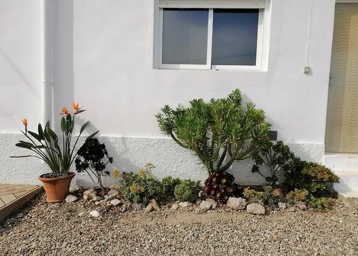 Casa Jardin. Vivienda Rural En Zona Tranquila.