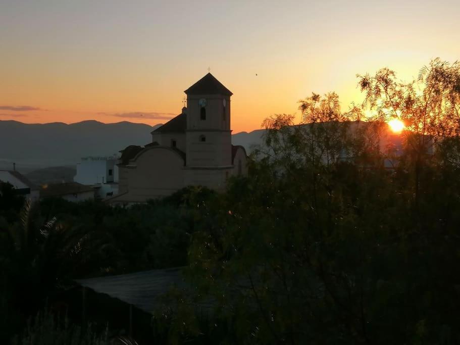 Casa Jardin. Vivienda Rural En Zona Tranquila.
